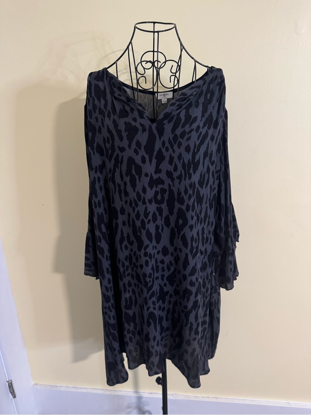 Umgee Animal Print Tunic Dress/Swim Cover-up in Black and Gray Size Large